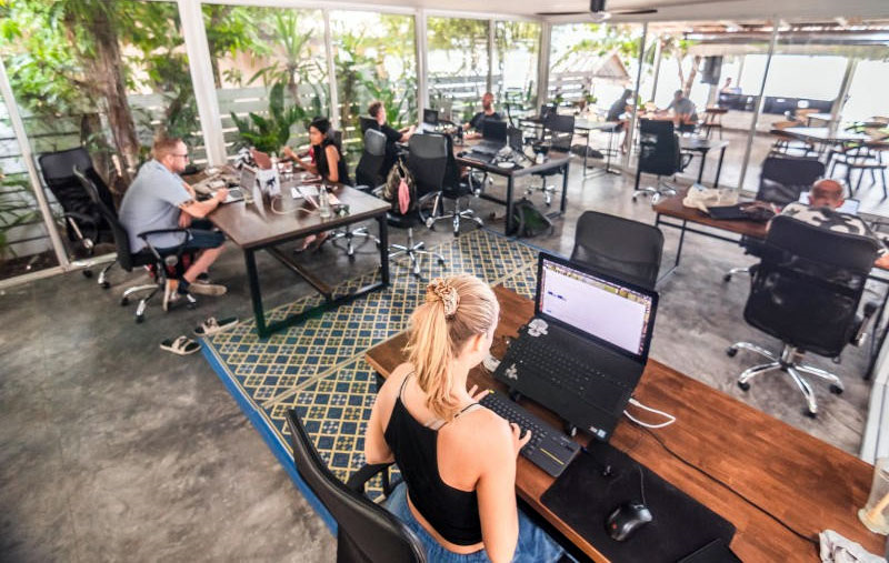 “Trải thảm đỏ” với người nước ngoài